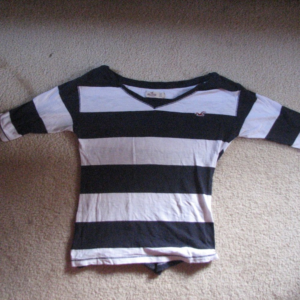 Black and White Striped Hollister Top!